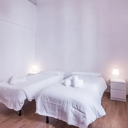 Close To The Duomo Exquisite 4bd *