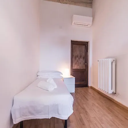Close To The Duomo Exquisite 4bd דירה